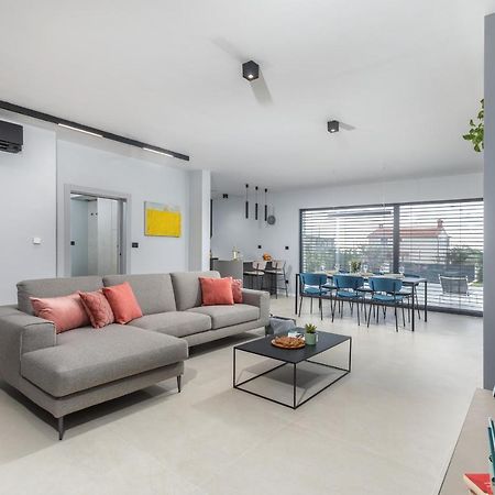 Amazing Private Villa With Outdoor Swimming Pool In 보드냔 외부 사진