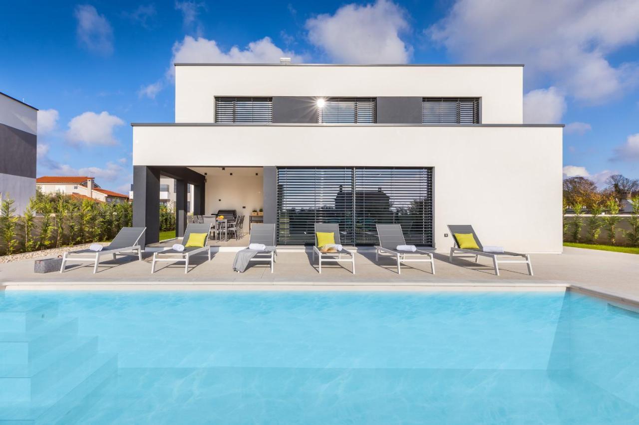 Amazing Private Villa With Outdoor Swimming Pool In 보드냔 외부 사진