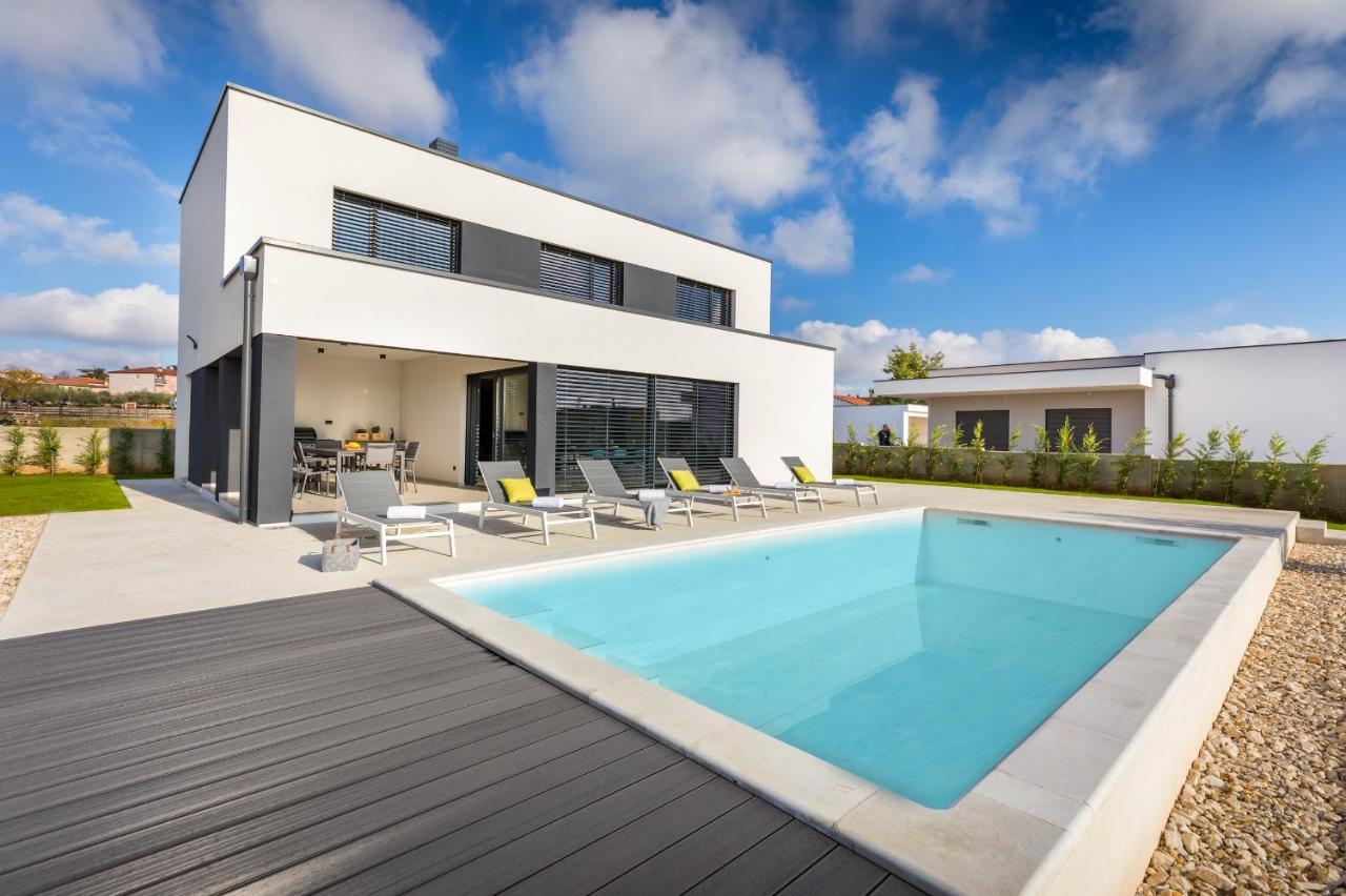 Amazing Private Villa With Outdoor Swimming Pool In 보드냔 외부 사진