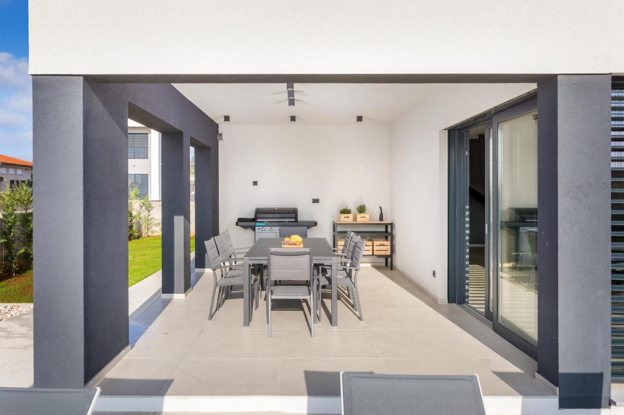Amazing Private Villa With Outdoor Swimming Pool In 보드냔 외부 사진