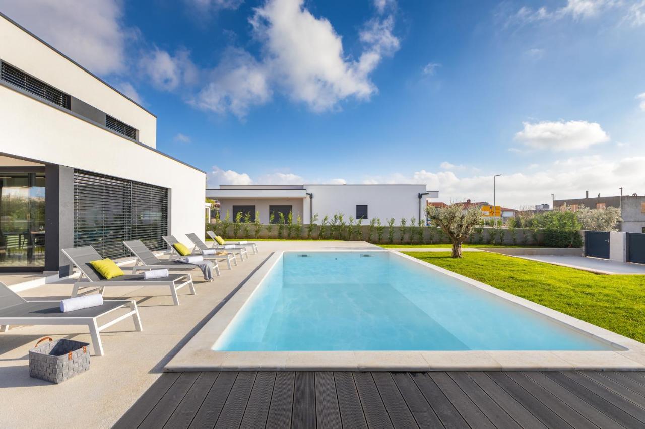 Amazing Private Villa With Outdoor Swimming Pool In 보드냔 외부 사진