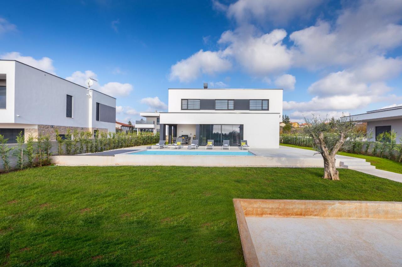 Amazing Private Villa With Outdoor Swimming Pool In 보드냔 외부 사진