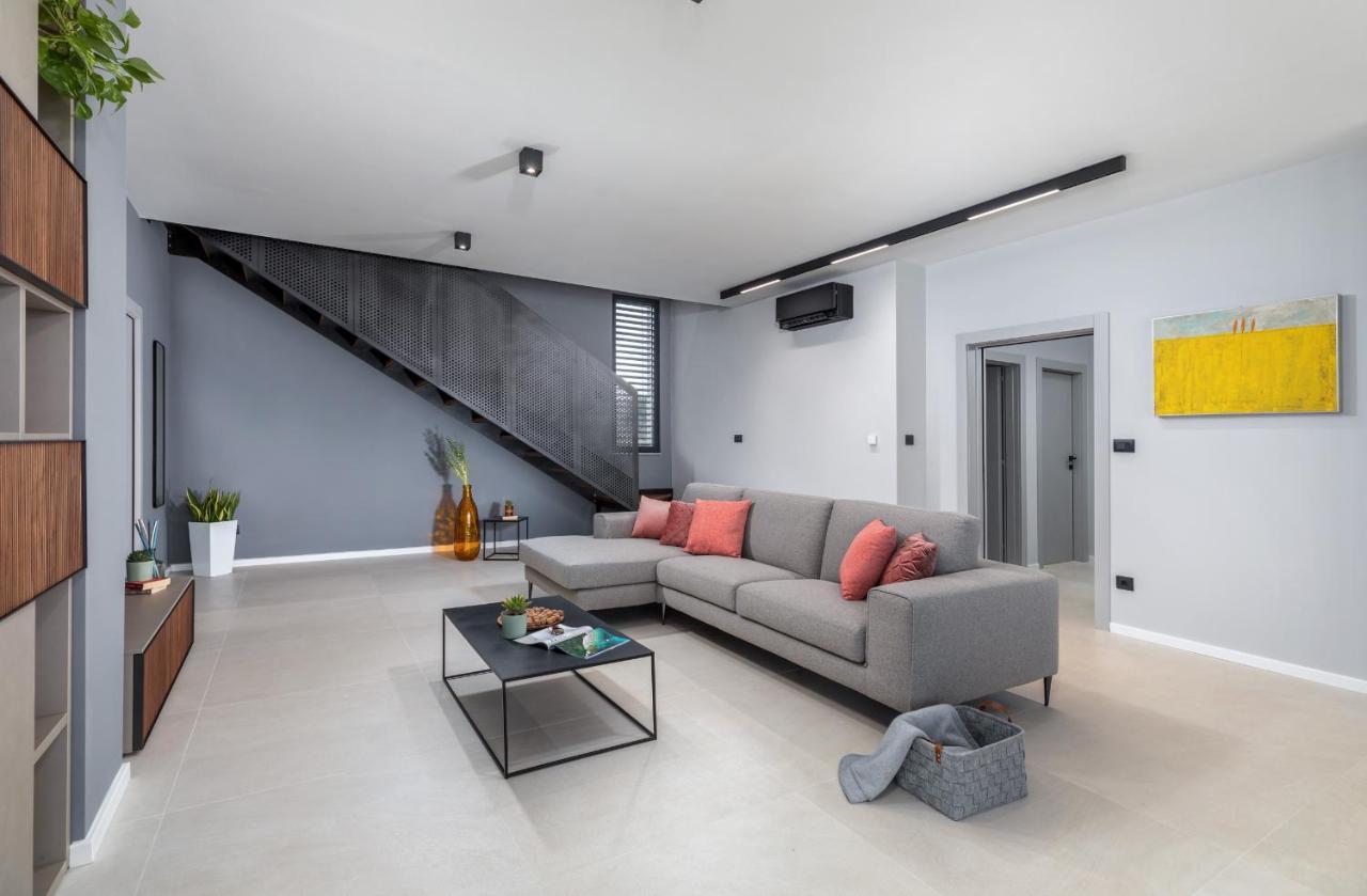 Amazing Private Villa With Outdoor Swimming Pool In 보드냔 외부 사진