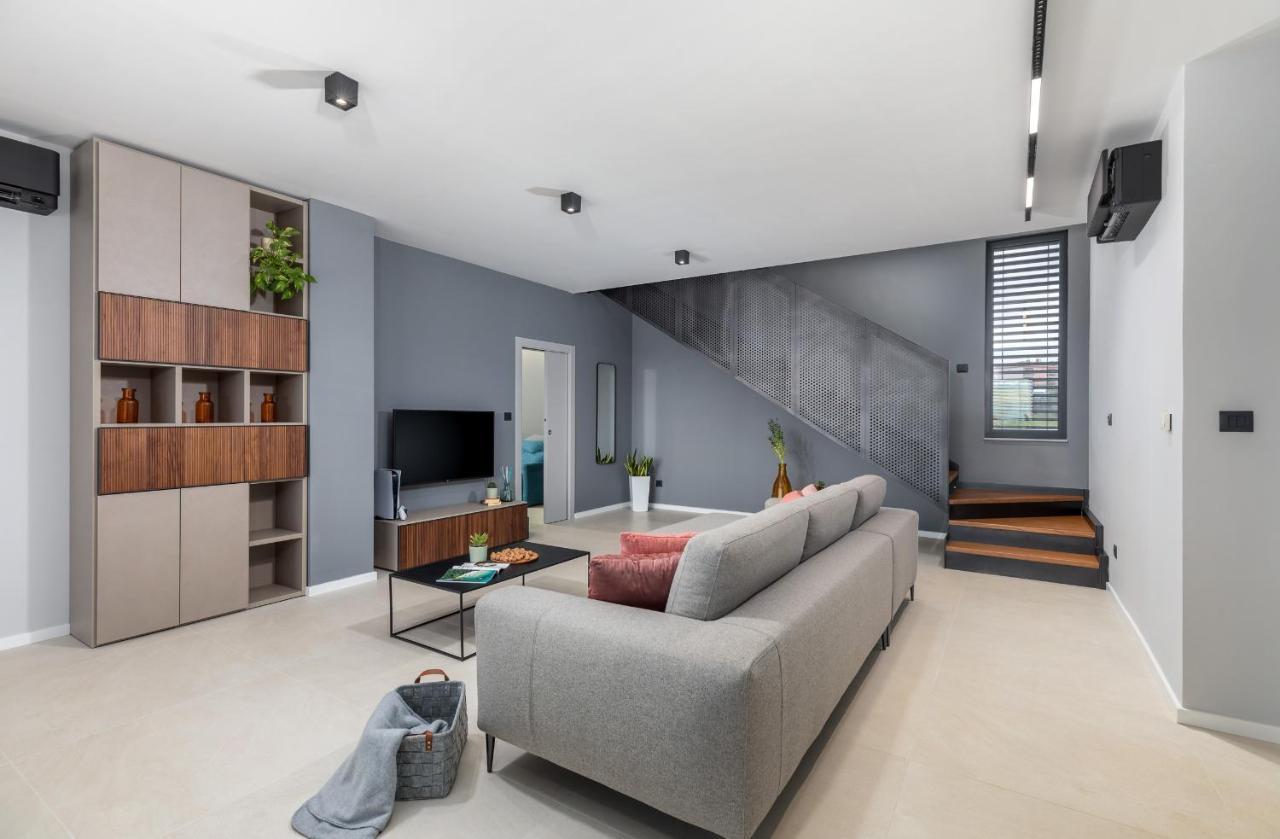 Amazing Private Villa With Outdoor Swimming Pool In 보드냔 외부 사진
