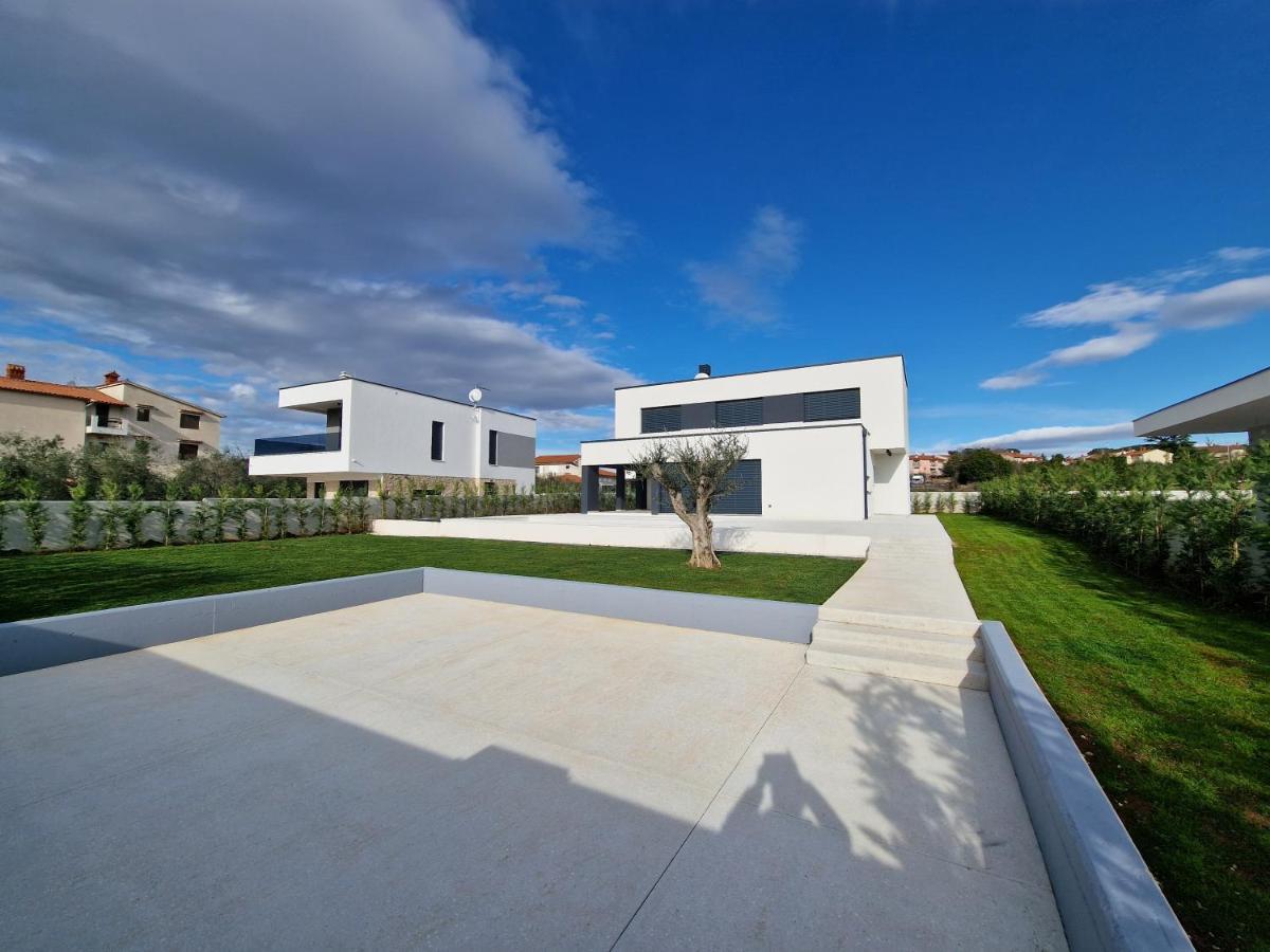 Amazing Private Villa With Outdoor Swimming Pool In 보드냔 외부 사진