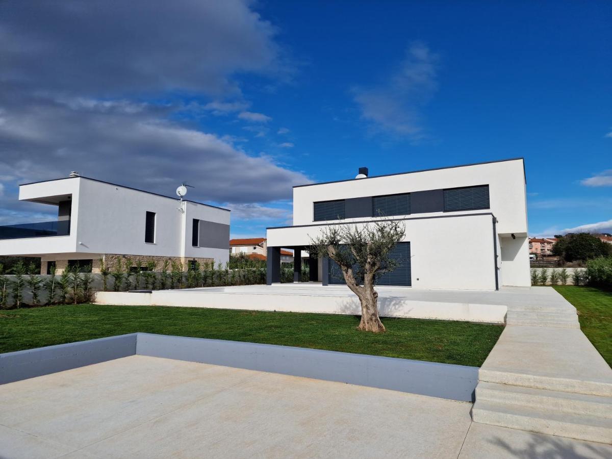 Amazing Private Villa With Outdoor Swimming Pool In 보드냔 외부 사진