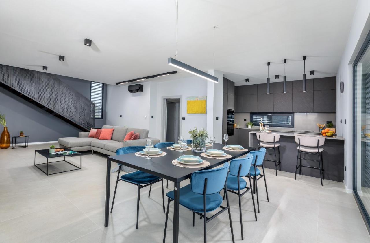Amazing Private Villa With Outdoor Swimming Pool In 보드냔 외부 사진
